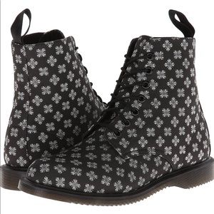 RARE Dr. Martens Women's KATHLEEN 7 EYE BOOT BLACK 60'S GEO BROCADE
